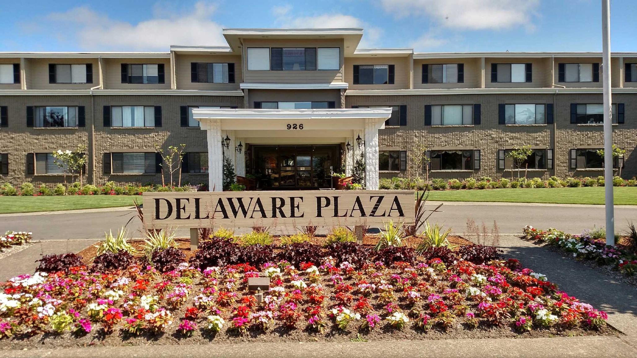 Delaware Plaza, Longview, WA