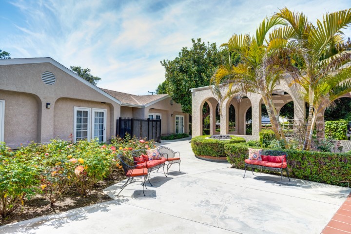 Crescent Landing at Fullerton Memory Care, Fullerton, CA 3